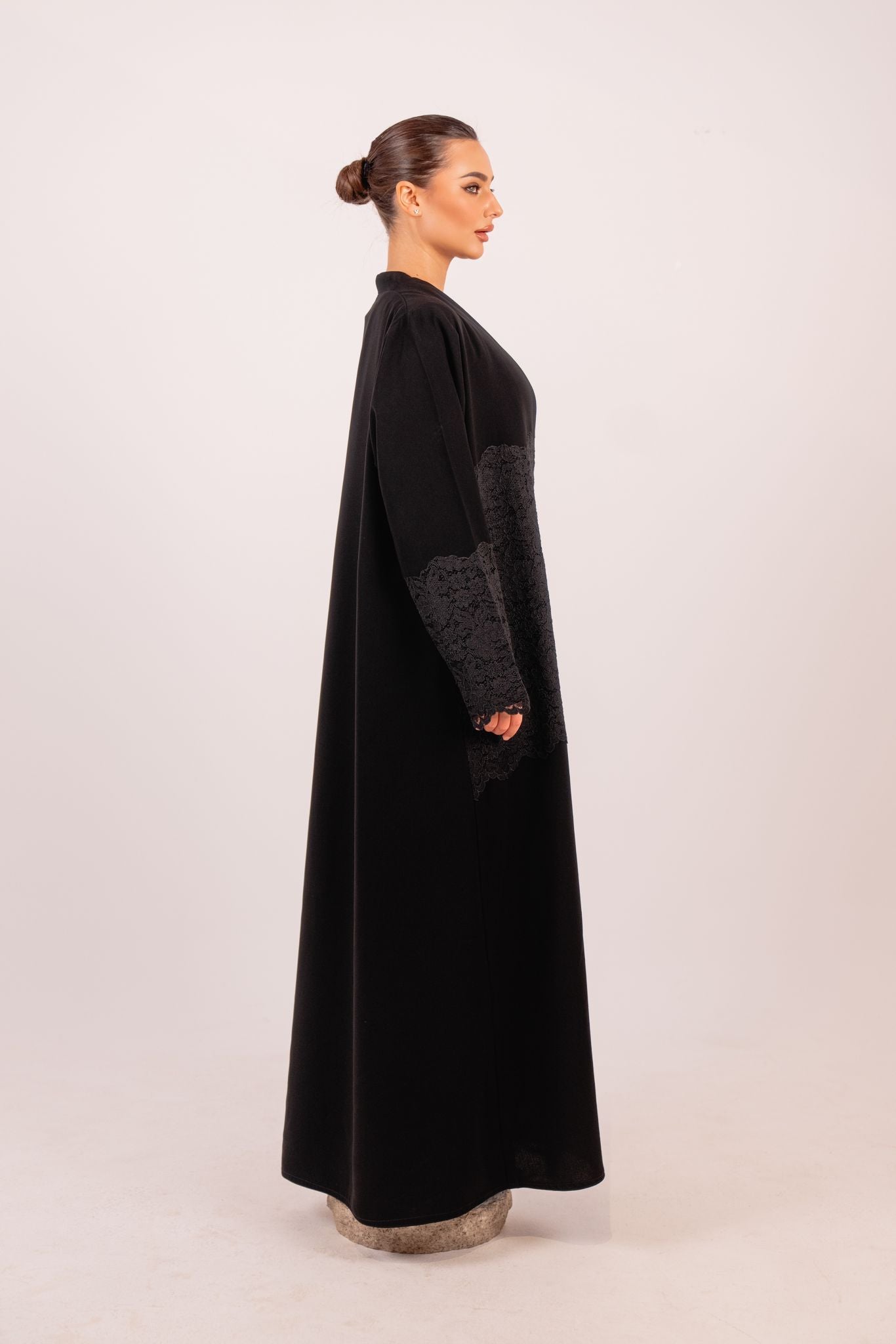 Lace Élan Abaya