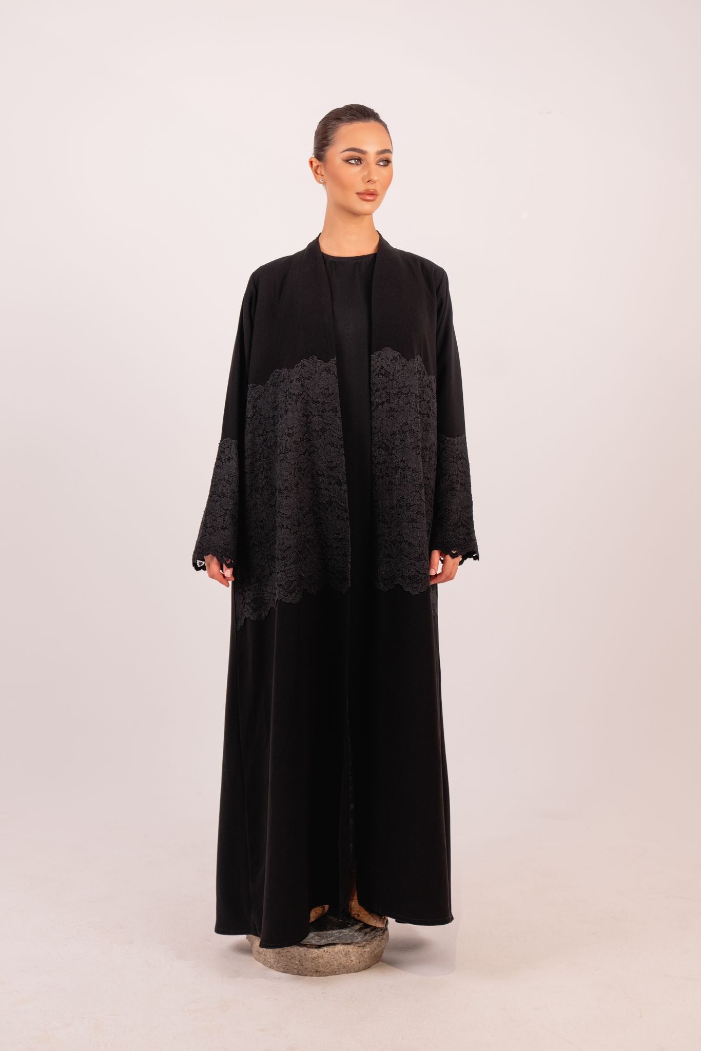 Lace Élan Abaya