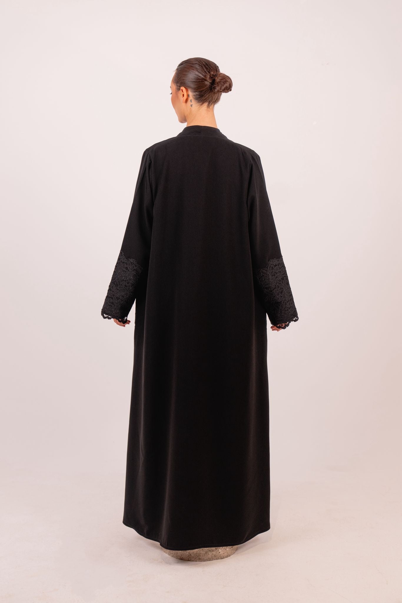 Lace Élan Abaya